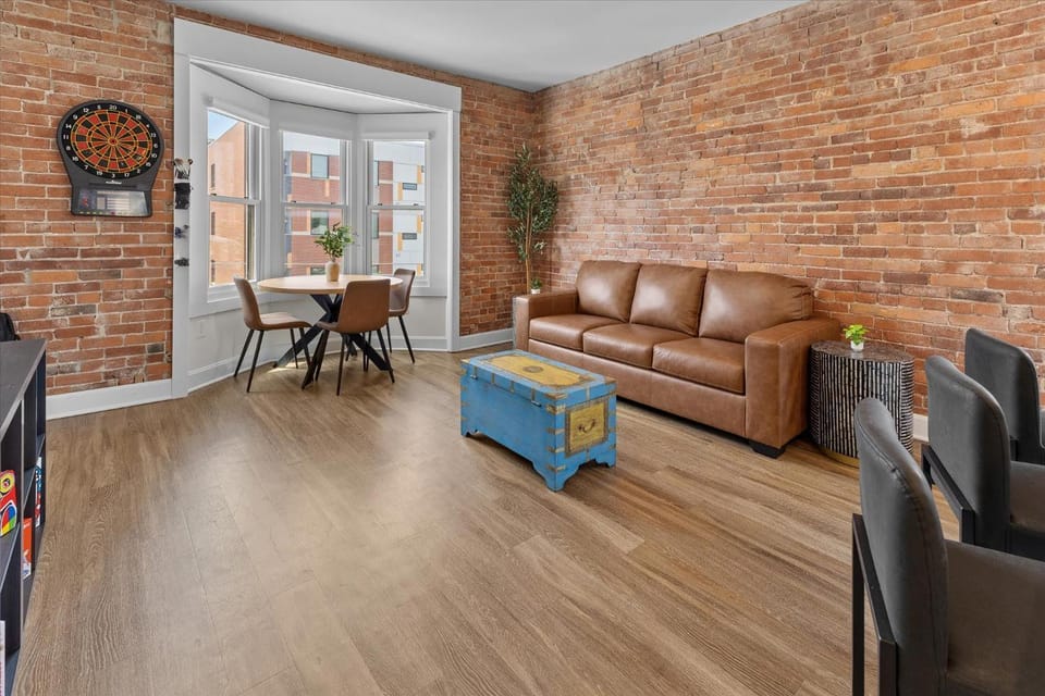 Downtown Indy - Famous Mass Ave with Balcony Apartment in Indianapolis