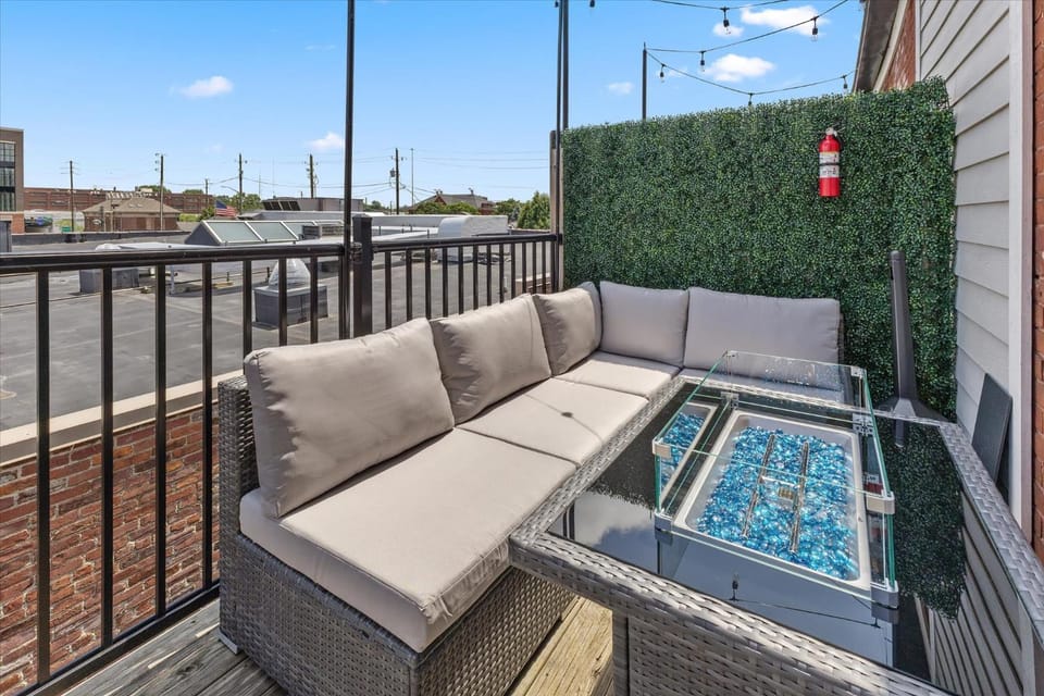 Downtown Indy - Famous Mass Ave with Balcony Apartment in Indianapolis