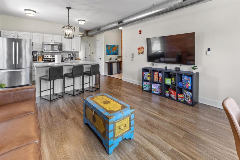 Downtown Indy - Famous Mass Ave with Balcony Apartment in Indianapolis