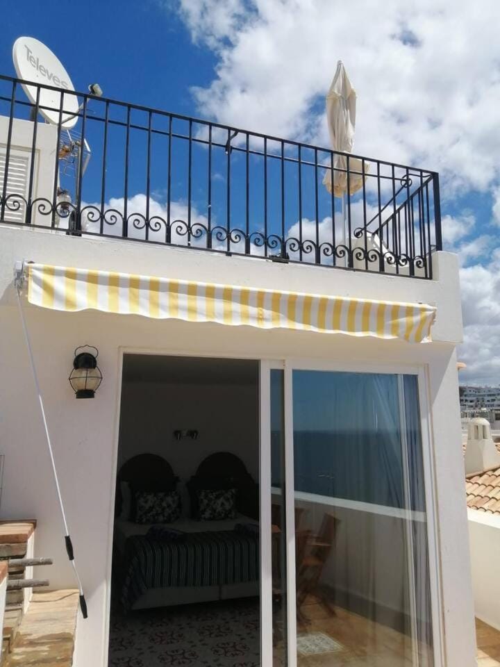 Breathtaking BeachFront House House in Albufeira