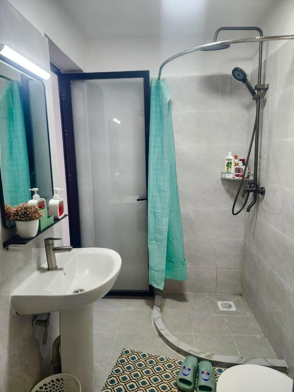 Shower, Toilet, Bathroom