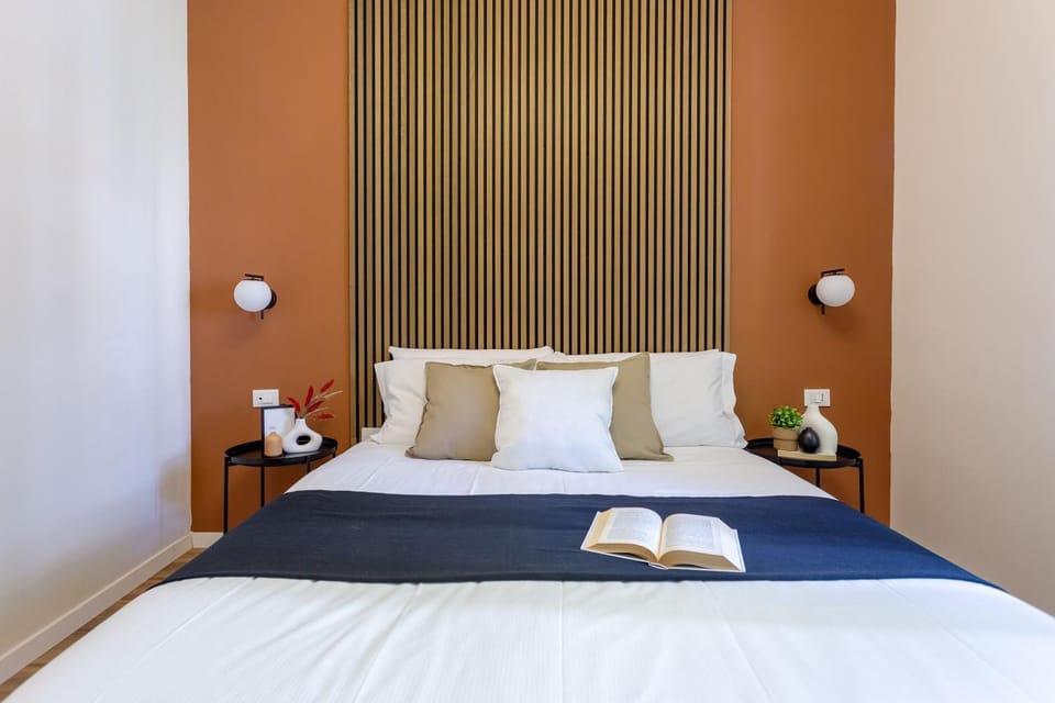Bed, Photo of the whole room, Decorative detail, Bedroom
