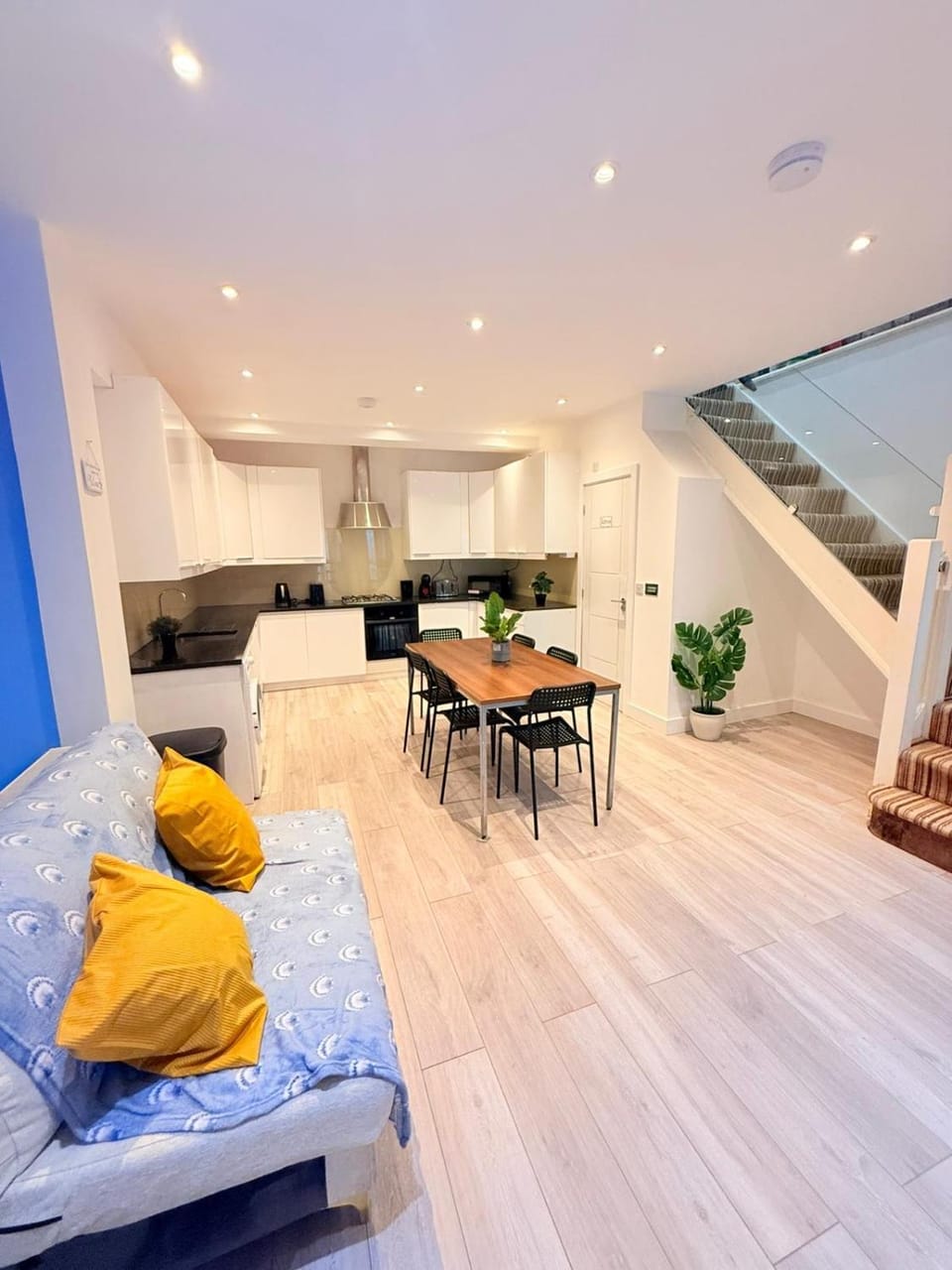 Seating area, Dining area