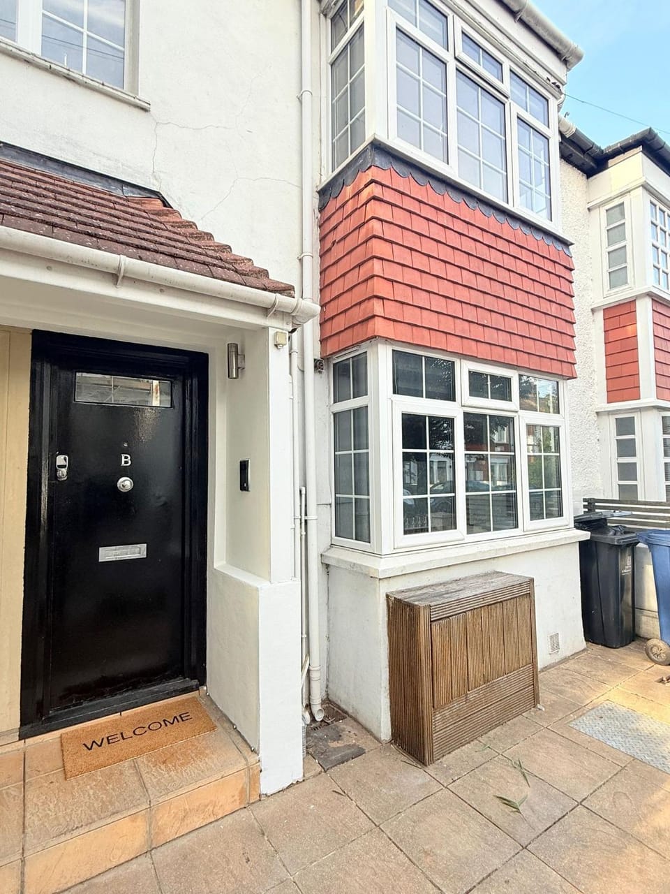 Property building, Facade/entrance, Day