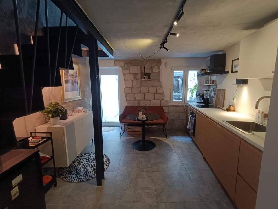 Fjaka, old stone house Apartment in Split-Dalmatia County
