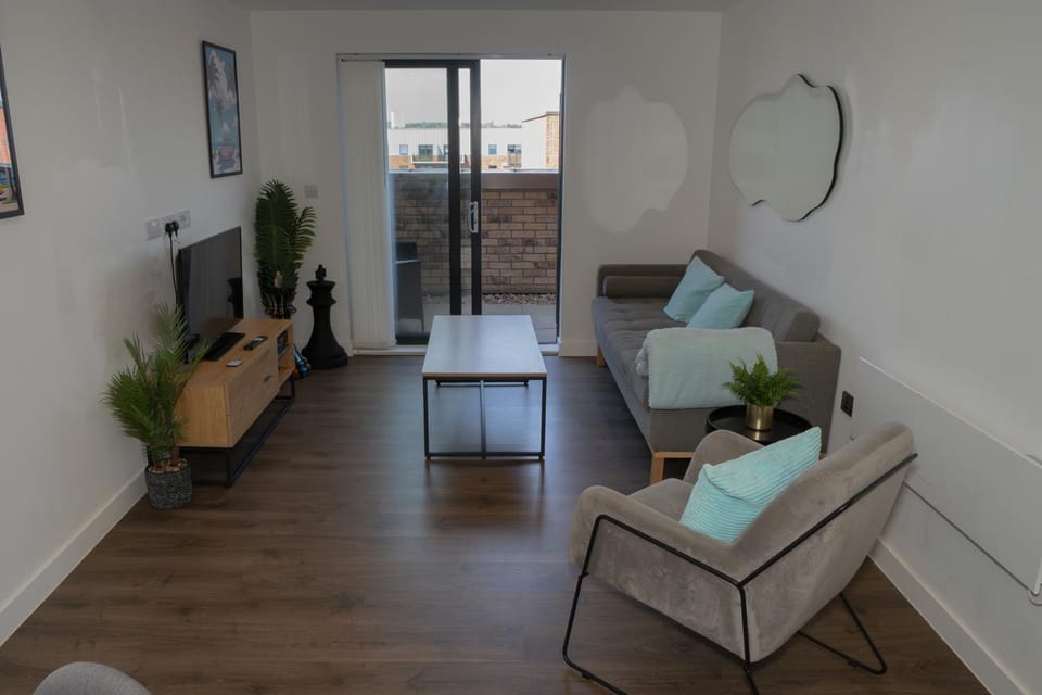 Luxury 2 Bed Penthouse Manchester Large Balcony Apartment in Salford