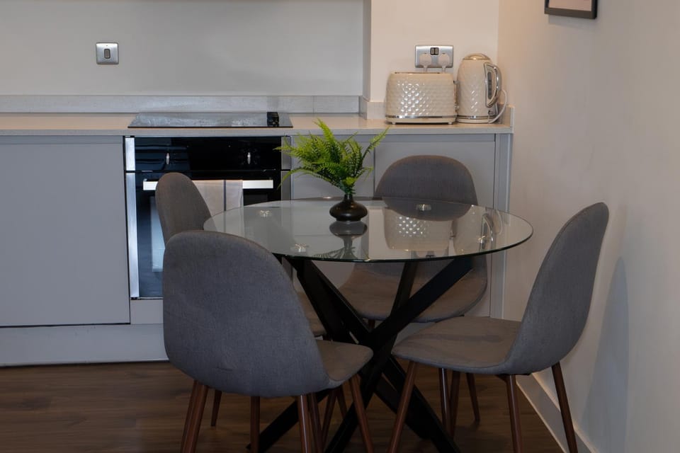 Luxury 2 Bed Penthouse Manchester Large Balcony Apartment in Salford