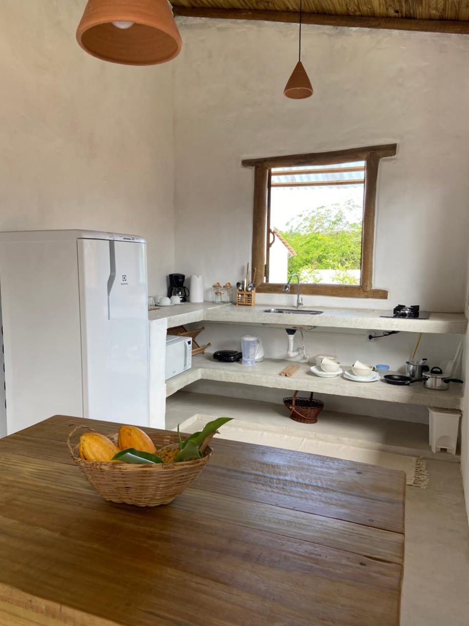 Kitchen or kitchenette, Dining area, stove