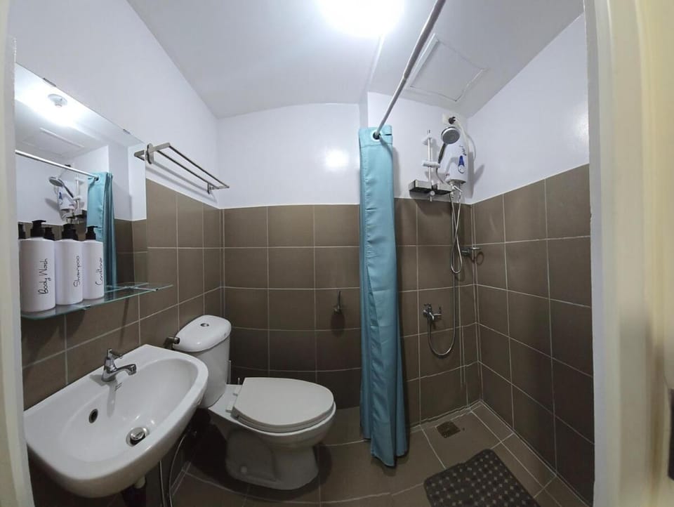 Newly Renovated - Vintage Vibes - Modern Comfort Condo Unit in Makati, PH Apartment in Pasay
