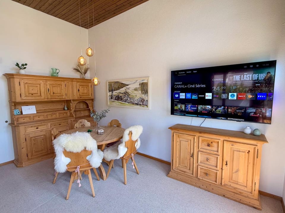 TV and multimedia, Living room, Dining area