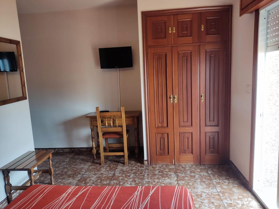 hair dresser, wardrobe