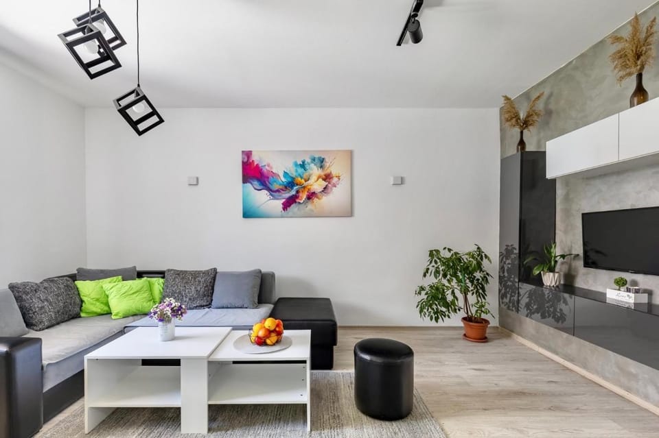 Quiet central 1bed flat with free parking Apartment in Skopje