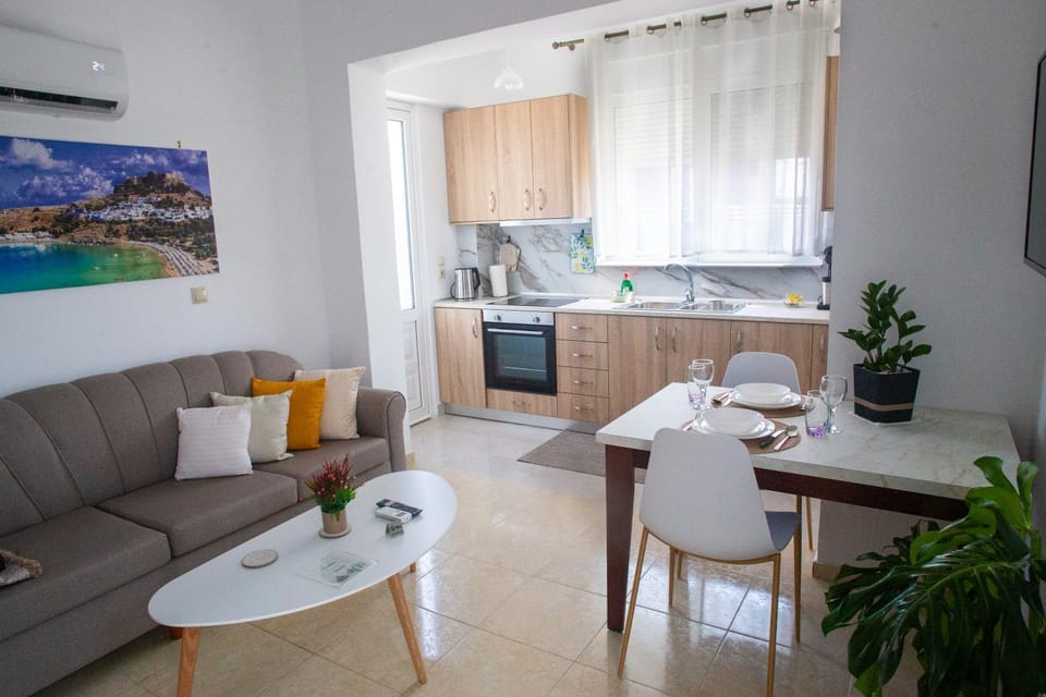 Kitchen or kitchenette, Living room, Seating area, stove