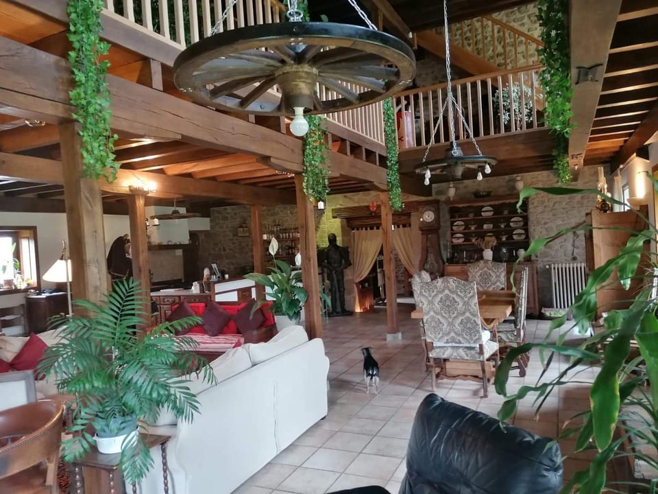 Property building, Restaurant/places to eat, Breakfast