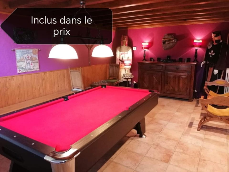 Billiard, Game Room