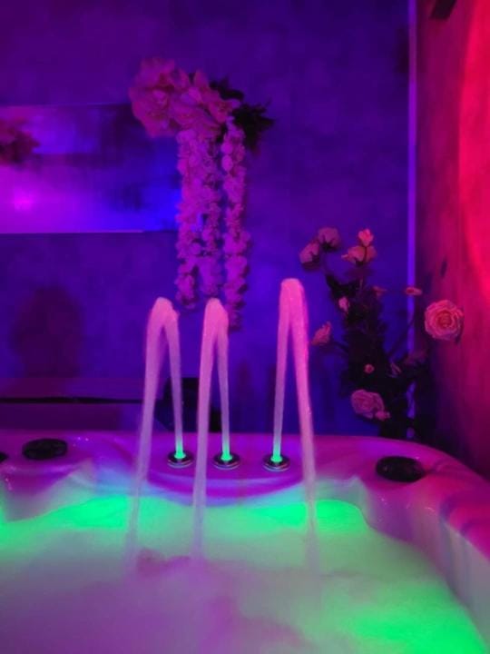 Hot Tub, Spa and wellness centre/facilities