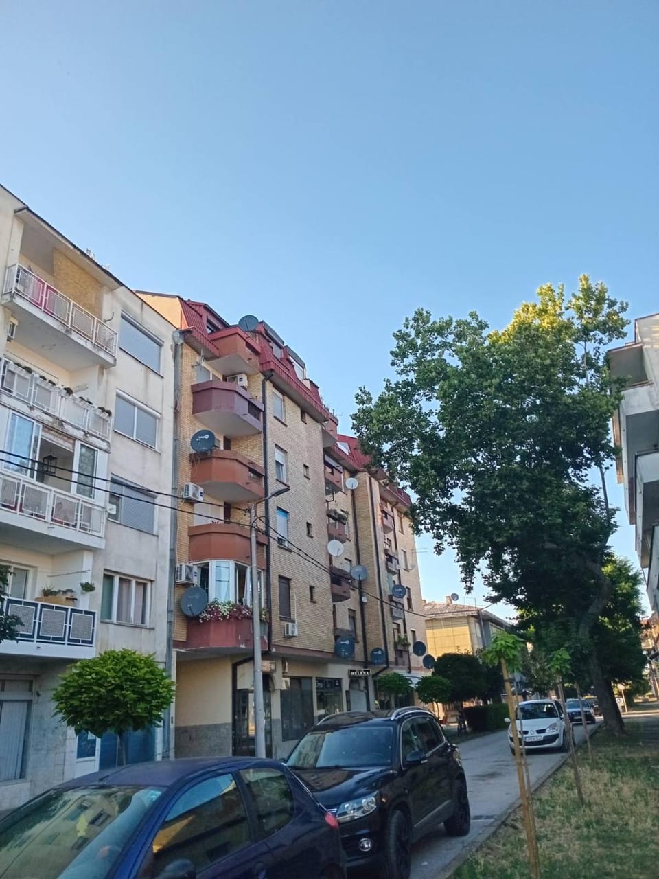 Property building, Neighbourhood