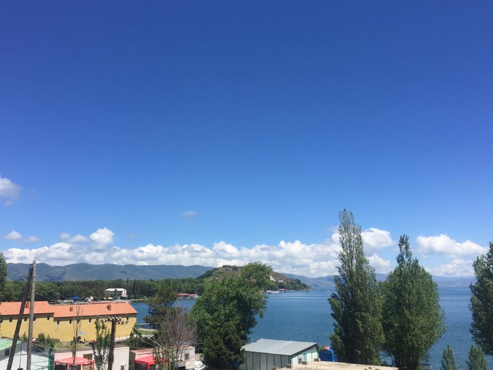 Nearby landmark, People, Natural landscape, BBQ facilities, Coffee/tea facilities, Banquet/Function facilities, Beach, Guests, Landmark view, Landmark view, Sports, children, Family, bidet, VIP