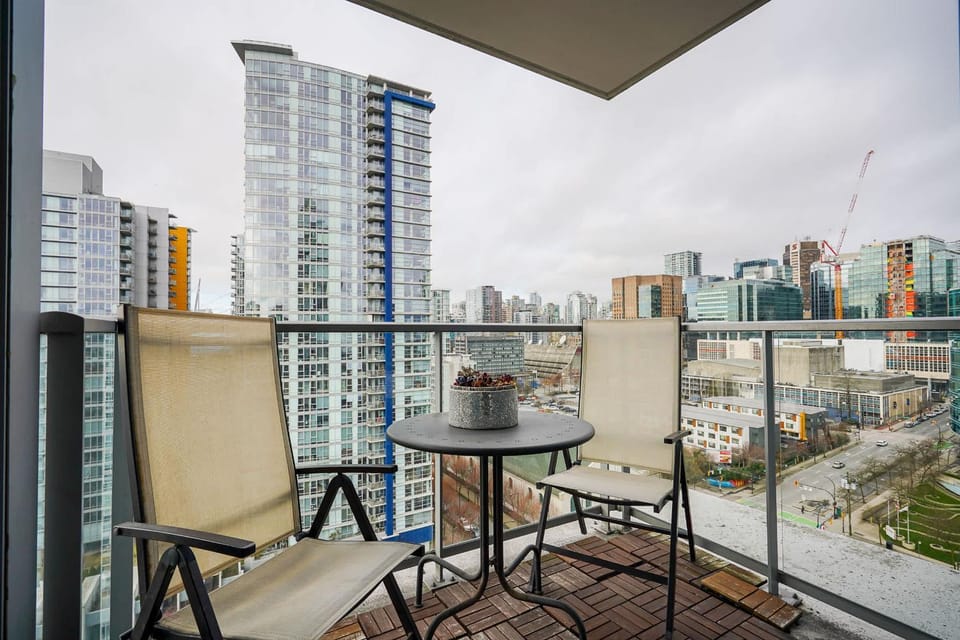 Gorgeous Unit with City Views Apartment in Vancouver