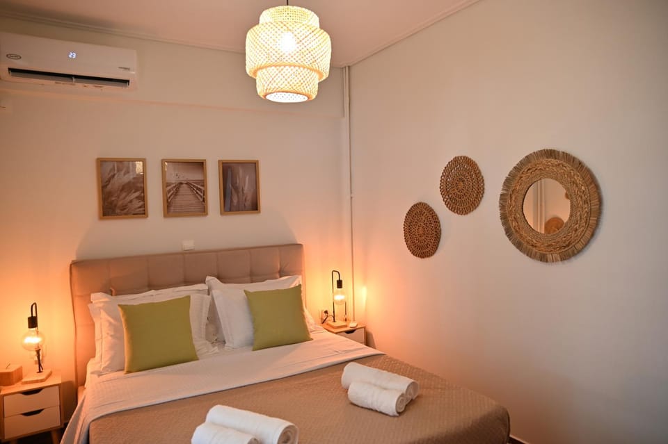 Bed, Bedroom, towels, air conditioner