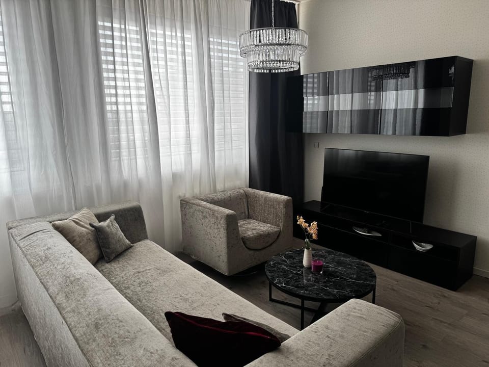 Communal lounge/ TV room, TV and multimedia, Living room, Seating area
