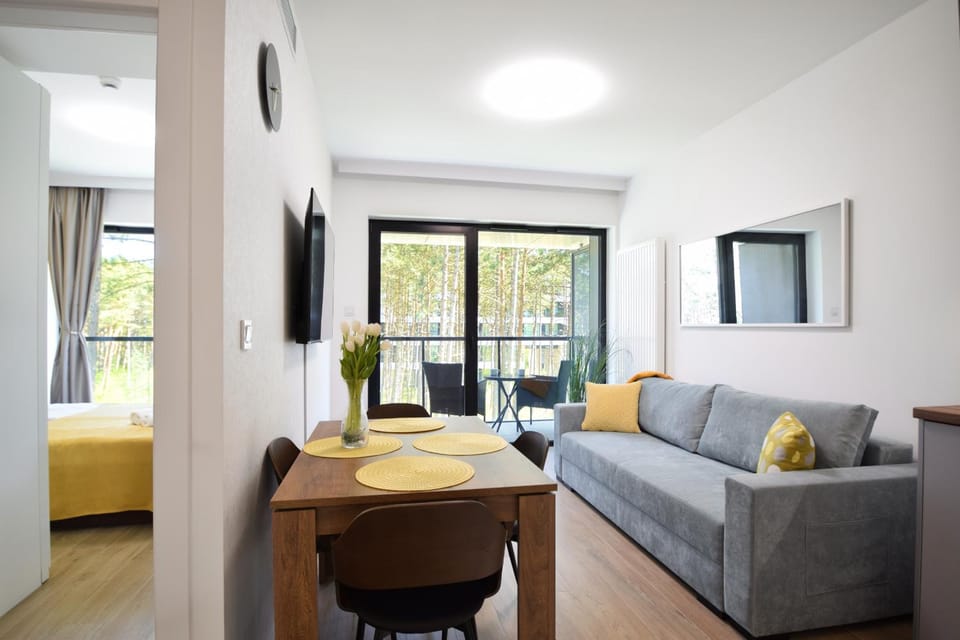 TV and multimedia, Photo of the whole room, Seating area, Dining area, Bedroom