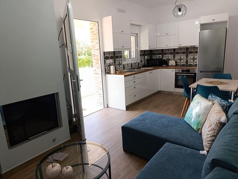 Kitchen or kitchenette, Living room