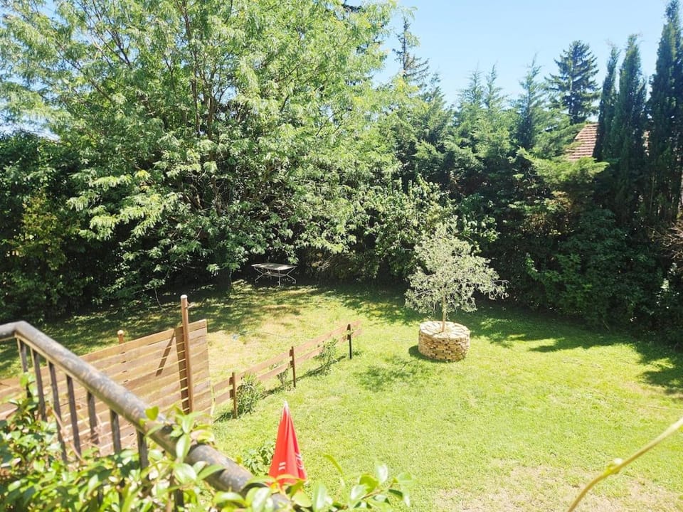 Appartement trois chambres avec jardin Apartment in Provence