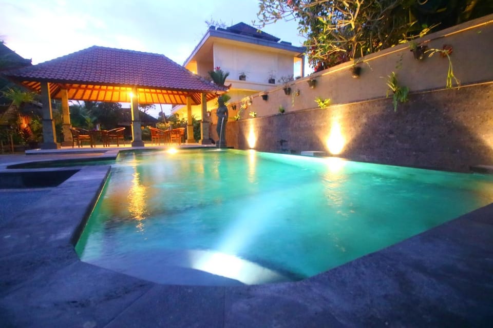 Swimming pool, Swimming pool