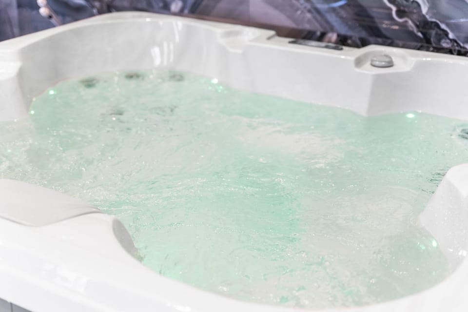 Hot Tub, Bath