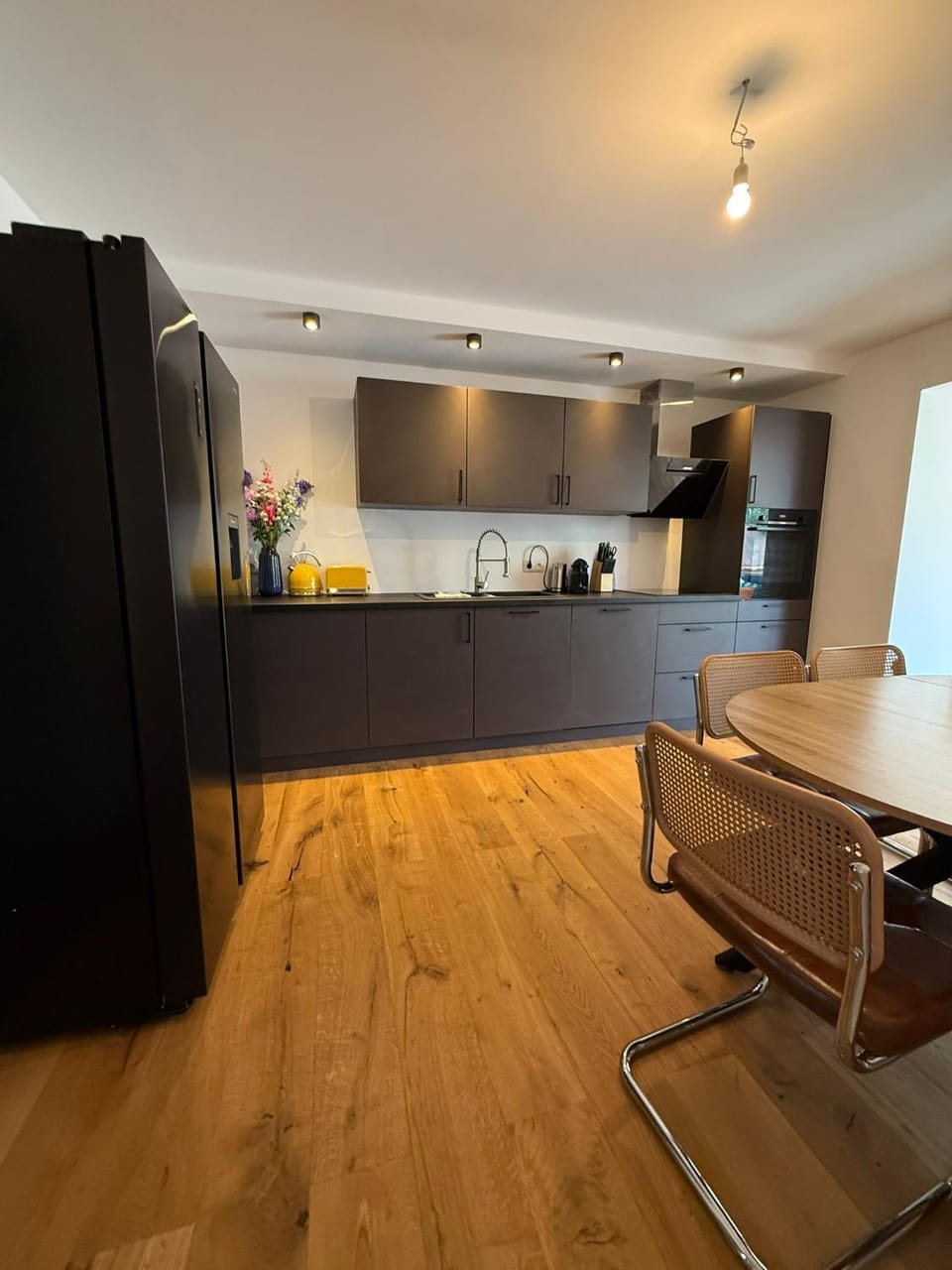 Kitchen or kitchenette, Dining area, oven, stove