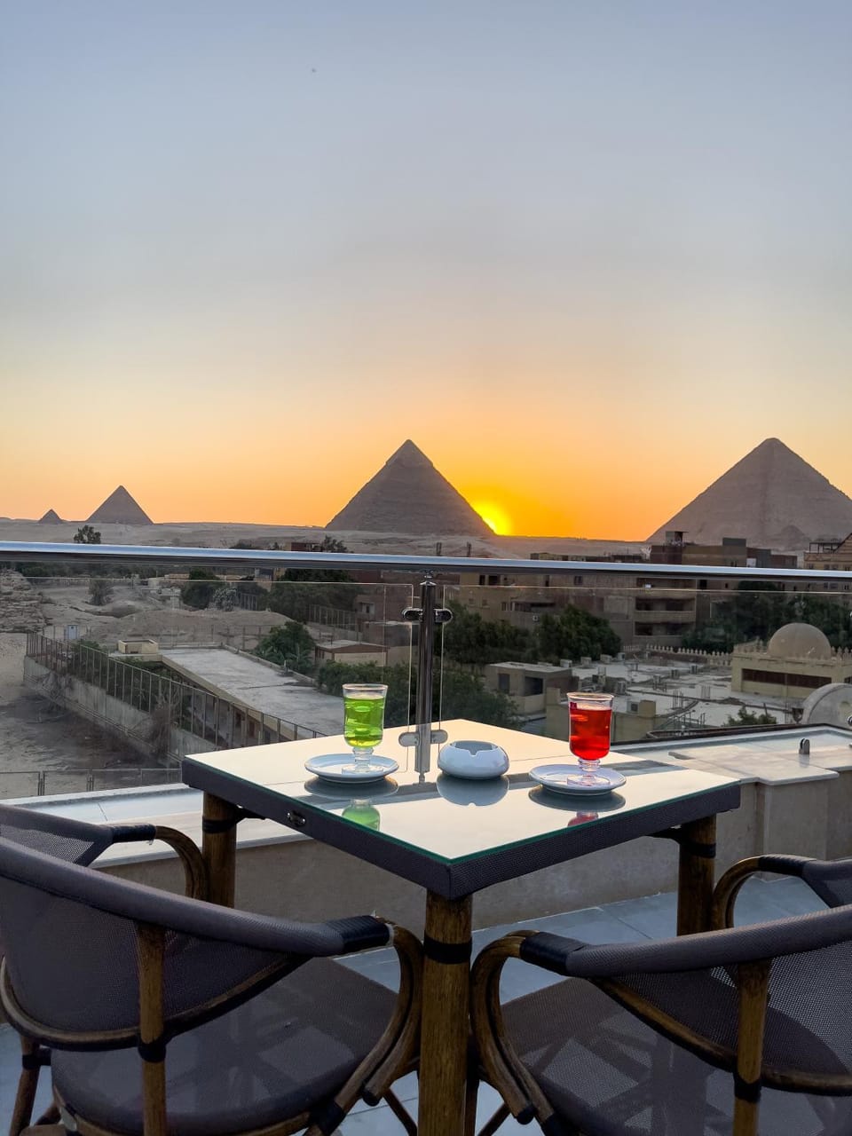 Day, Food and drinks, Dining area, Mountain view, Drinks, Sunrise, Sunset