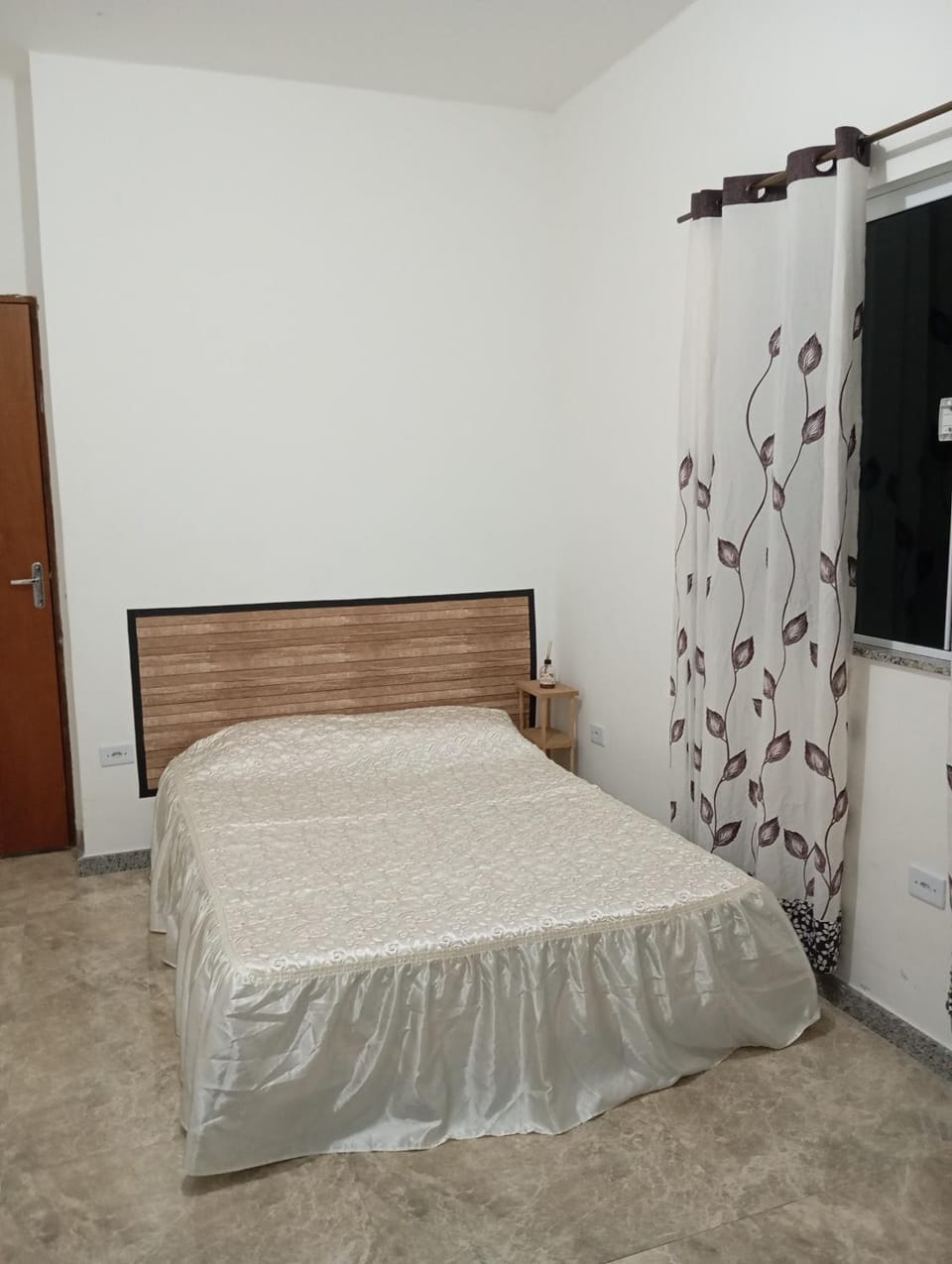 Bed, Balcony/Terrace, Photo of the whole room, Bedroom