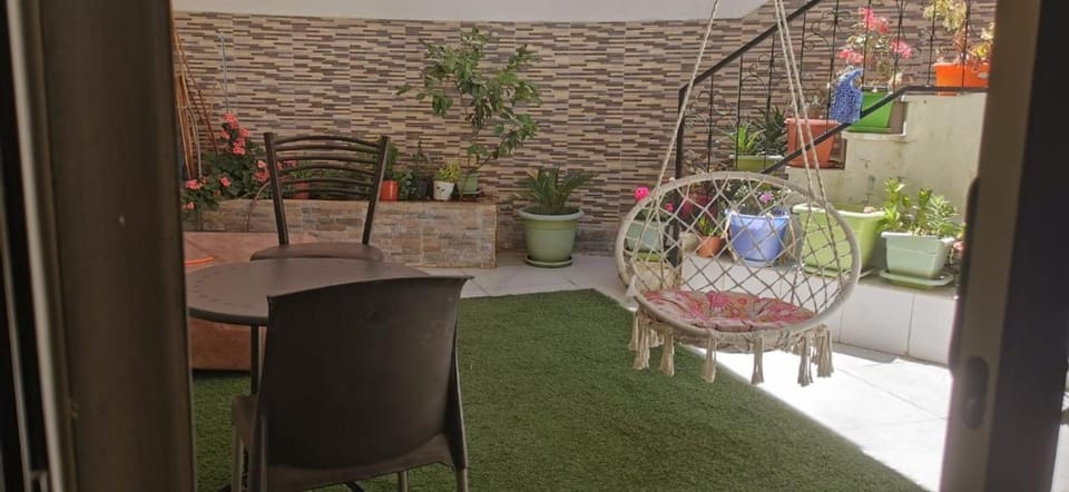 Garden, Seating area, Dining area