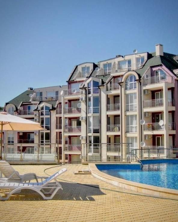 Property building, Pool view, Swimming pool, sunbed