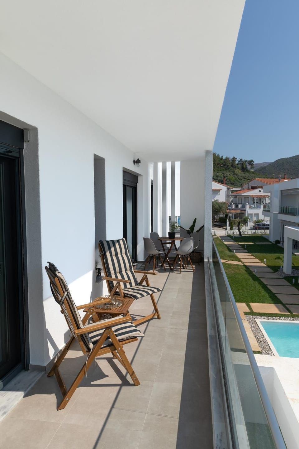 Day, Natural landscape, Balcony/Terrace, Pool view, Swimming pool, sunbed
