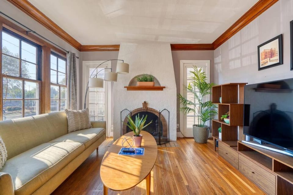 Charming Portland 2BR Home in Hollywood House in Portland