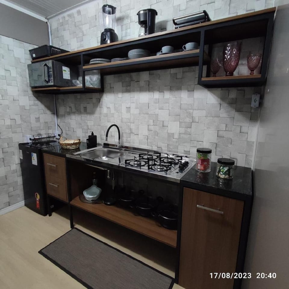 Coffee/tea facilities, Kitchen or kitchenette, minibar, stove
