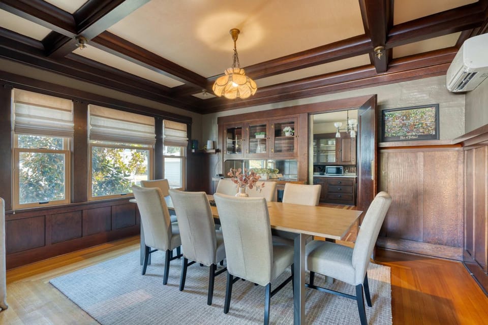 Vintage Craftsman in Byrnes Addition - 99 WalkScore House in Portland
