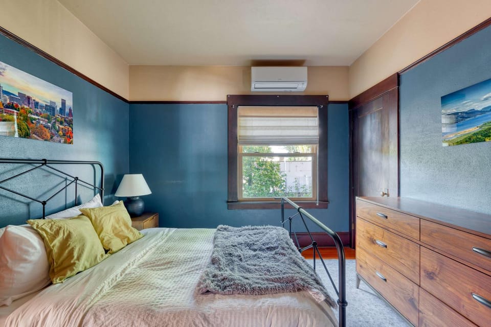 Vintage Craftsman in Byrnes Addition - 99 WalkScore House in Portland