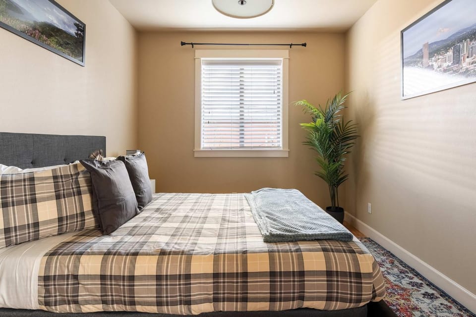 Garfield 2BR - New Build - Foodie-Friendly Stay House in Portland