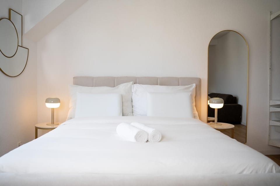 Bed, Photo of the whole room, Bedroom, towels
