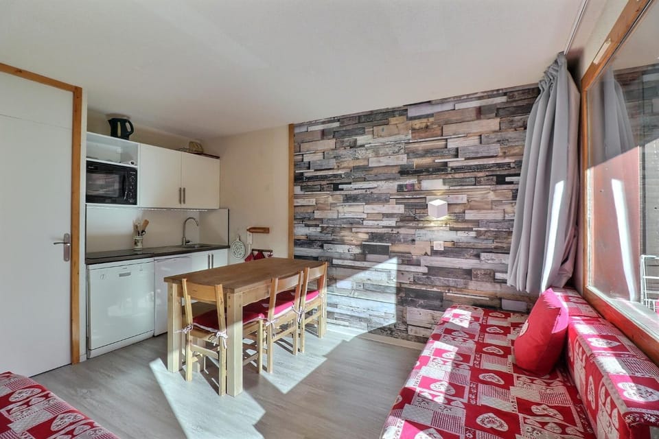 Kitchen or kitchenette, Living room, Dining area