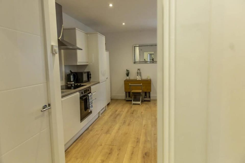 Modern Studio in Maidstone by Stayfolk, ideal for Business & Contractors Apartment in Maidstone