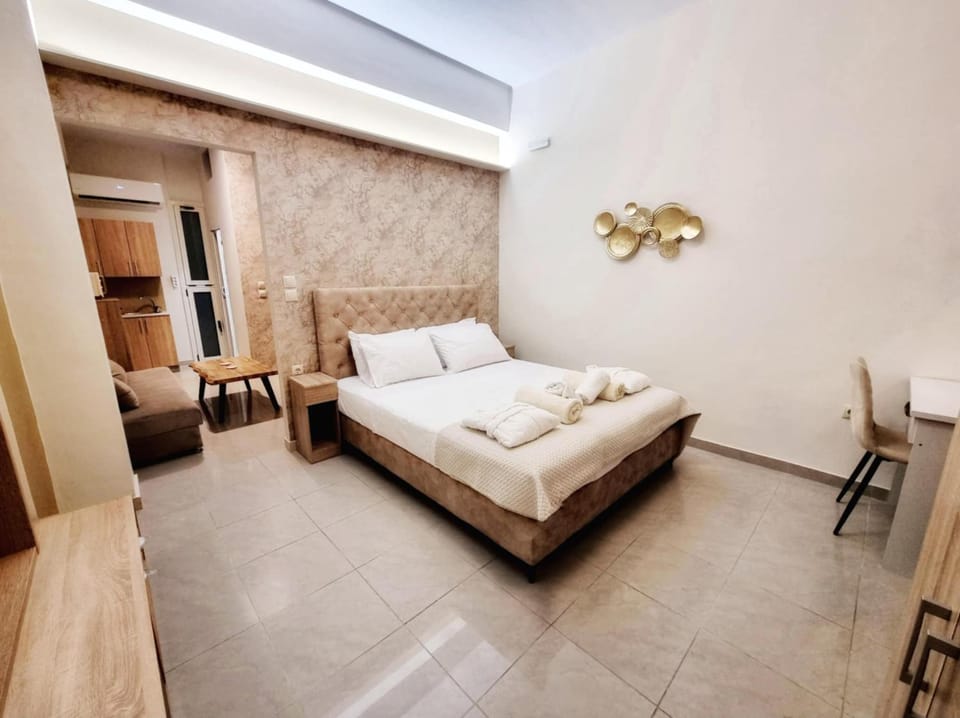 Bed, Photo of the whole room, Bedroom, towels