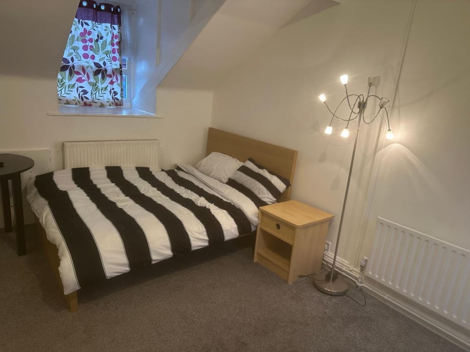 Central 4Bedroom Walsall Villa - Free WiFi & Parking Apartment in Walsall