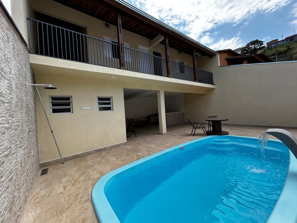 Casa de temporada em Lindoia - Com piscina e churrasqueira House in State of São Paulo