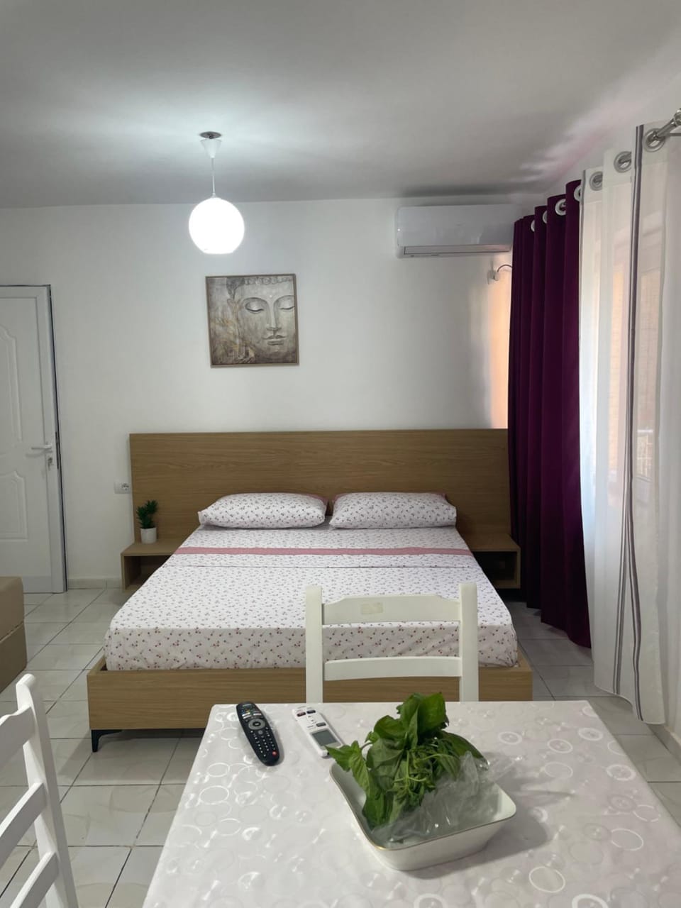 Bed, Photo of the whole room