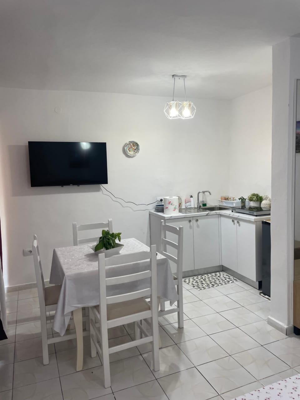 TV and multimedia, Kitchen or kitchenette, Dining area