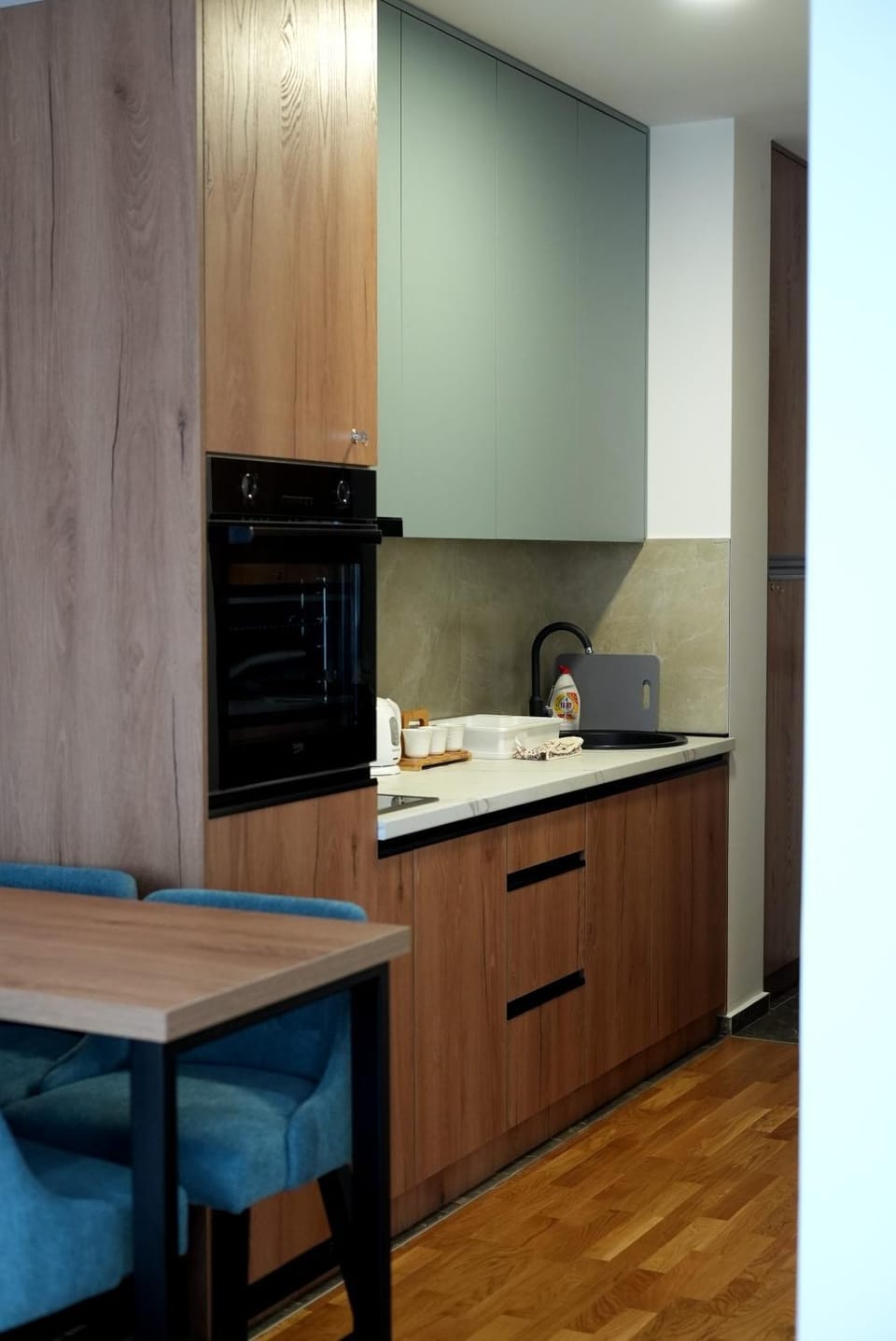Coffee/tea facilities, Kitchen or kitchenette, stove, toaster